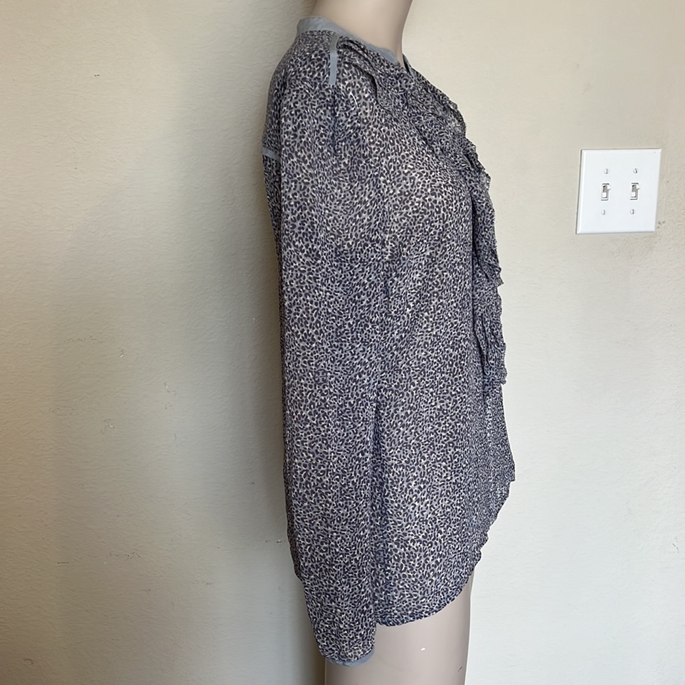 Tory Burch Silk Leopard Print Ruffle Front
Blouse, size 2 womens - Picture 10 of 12